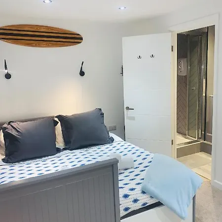 Gasthuis Trig-private Studio, Courtyard, Walk To Fistral *