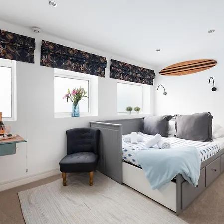 Gasthuis Trig-private Studio, Courtyard, Walk To Fistral *