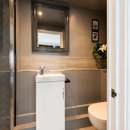 Gasthuis Trig-private Studio, Courtyard, Walk To Fistral New Quay
